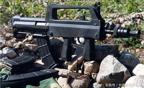 国产酒吧式突击步枪视频,独特设计彰显中国军工实力